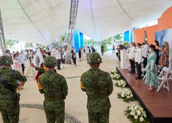 JUANITA ALONSO ATESTIGUA EL CAMBIO DE ESTAFETA DE LA COPARMEX COZUMEL