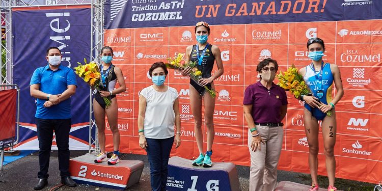 JUANITA ALONSO MARRUFO, ENCABEZA SEÑAL DE SALIDA PARA EL INICIO DEL TRIATLÓN “ASTRICOZUMEL 2021”