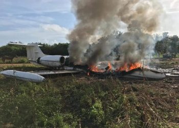 LOCALIZAN EN BELICE AVIÓN EN LLAMAS, HABÍAN DESCARGADO DROGA