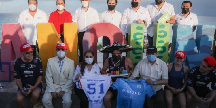 ENTREGAN JERSEYS DE FÚTBOL A JONAS DEICHMANN.