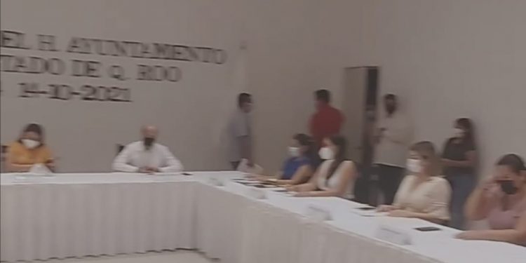 CON LA LEY EN LA MANO, REGIDORA FERNANDA ALVEAR OBLIGA A DAR MARCHA ATRÁS A NOMBRAMIENTOS EN PUERTO MORELOS