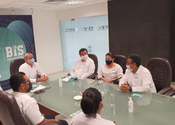 FIRMAN CONVENIO UT CANCÚN Y DELPHINUS