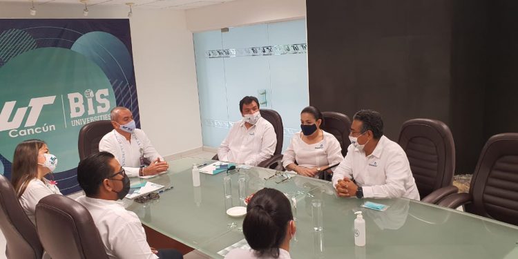 FIRMAN CONVENIO UT CANCÚN Y DELPHINUS