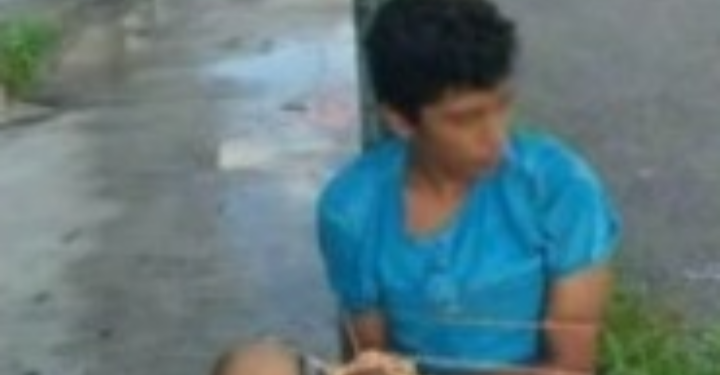 AMARRAN A UN POSTE A PRESUNTO LADRÓN EN COLONIA CENTRO DE COZUMEL