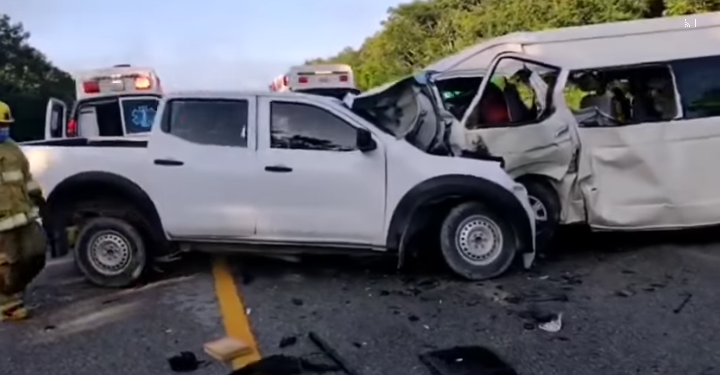 MUEREN CINCO PERSONAS EN CHOQUE CARRETERO DE COMBI DE CHEDRAUI CONTRA CAMIONETA, EN FELIPE CARRILLO PUERTO