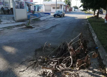 Automovilistas exigen programa de bacheo en Chetumal