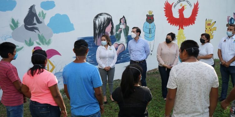 JÓVENES MURALISTAS PLASMAN SU TALENTO EN LA CASA DE ASISTENCIA INTEGRAL PARA ADOLESCENTES