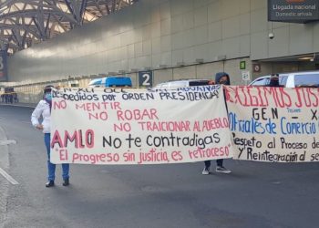 EX TRABAJADORES DE ADUANAS BLOQUEAN ACCESOS AL AICM POR DESPIDO INJUSTIFICADO