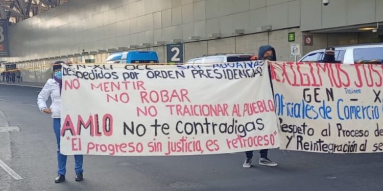 EX TRABAJADORES DE ADUANAS BLOQUEAN ACCESOS AL AICM POR DESPIDO INJUSTIFICADO