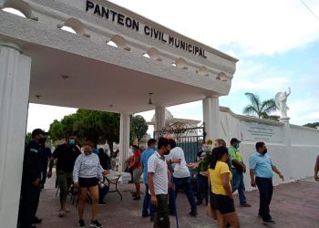 MÁS DE DOS MIL PERSONAS INGRESAN A CEMENTERIO CIVIL DE CHETUMAL, PESE A RESTRICCIONES POR COVID-19