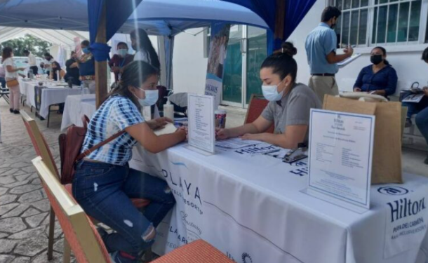 Se abren más de dos mil vacantes en feria del trabajo en Playa del Carmen