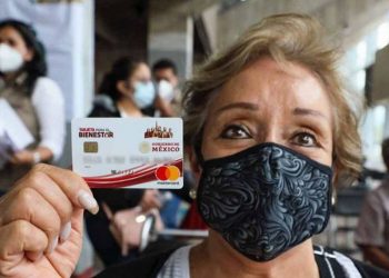 Entregan tarjetas para la pensión de Adultos Mayores en Tabasco