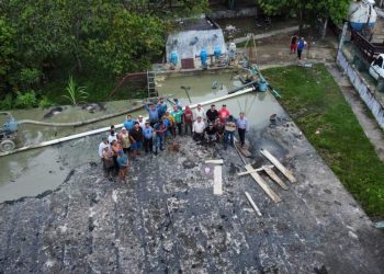 Gobierno de Macuspana extrae lodos de la cisterna de almacenamiento de agua potable en la colonia belén de hasta dos metros de su altura