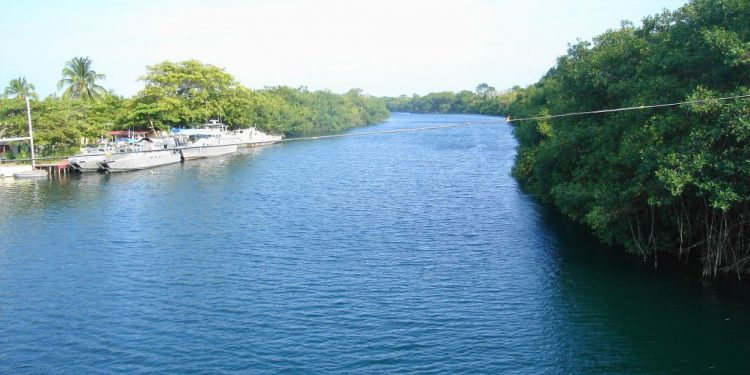 JOVEN ALCOHOLIZADO DESAPARECE AL INTENTAR CRUZAR EL RÍO HONDO