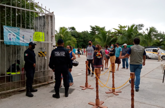 MÁS DE DOS MIL PERSONAS INGRESAN A CEMENTERIO CIVIL DE CHETUMAL, PESE A RESTRICCIONES POR COVID-19