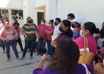 Se manifiestan trabajadoras de la casa hogar del DIF en el sur del estado