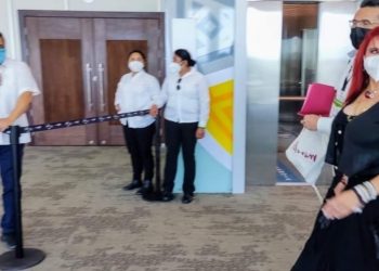 Llega Layda Sansores a la reunión de la Conago