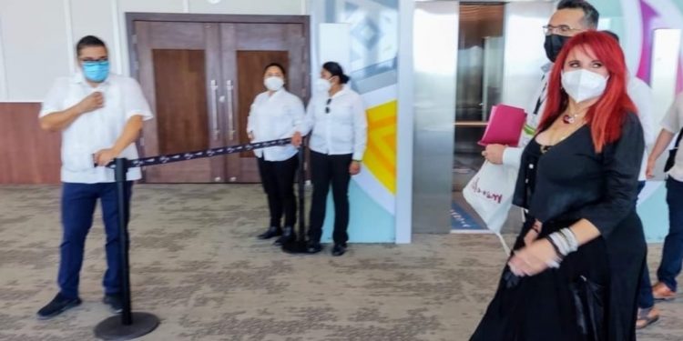 Llega Layda Sansores a la reunión de la Conago