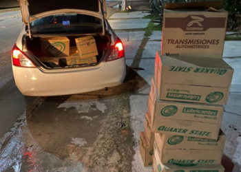 Detienen a taxistas robando aceite automotriz en Playa del Carmen