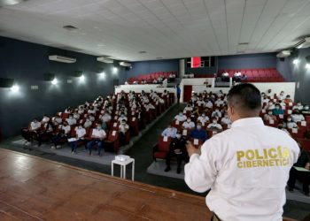 Ofrece UIDI plática sobre delitos informáticos a alumnos del Conalep, en Tabasco
