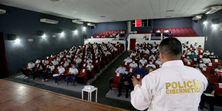 Ofrece UIDI plática sobre delitos informáticos a alumnos del Conalep, en Tabasco
