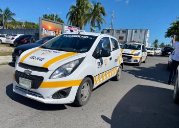 Taxistas se manifiestan contra mototaxis