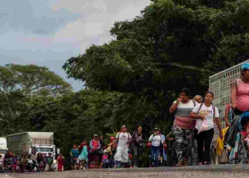 INM entregó tarjetas a mil 574 integrantes de la caravana migrante