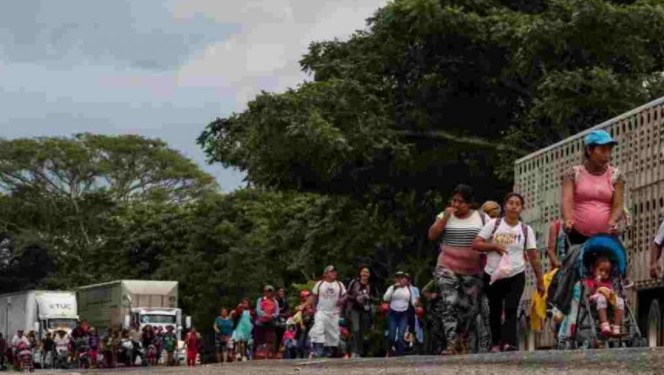 INM entregó tarjetas a mil 574 integrantes de la caravana migrante