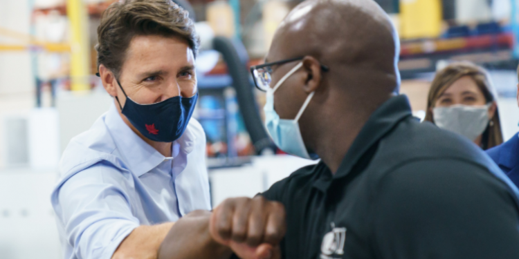 COMENZARÁN LOS DESPIDOS DE TRABAJADORES QUE NO ESTÉN VACUNADOS EN CANADÁ