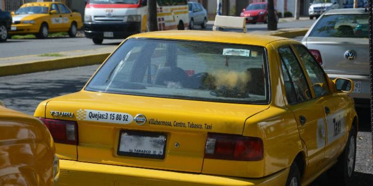 Semovi aplica sanciones a choferes que portan tarjetones falsos en Tabasco