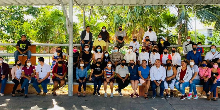 ERIKA CASTILLO APOYA A PADRES DE FAMILIA PARA GESTIONAR LA REHABILITACIÓN DE UNA ESCUELA UBICADA EN EL DISTRITO 6 QUE ELLA REPRESENTA