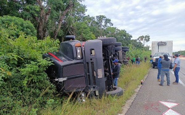 Se registra accidente vehicular en el tramo carretero de Playa del Carmen