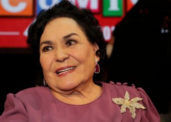 La salud de Carmen Salinas aún no mejora; familiares consideran desconectarla