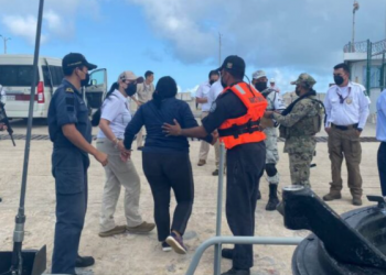 Marina rescata a más de 10 migrantes cubanos en altamar en Yucatán
