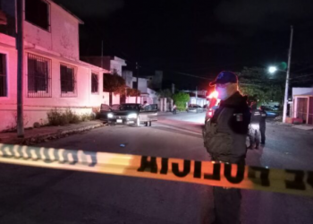 Persecución entre criminales por calles de Cancún deja un ejecutado