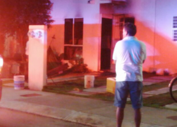 CONATO DE INCENDIO EN UNA CASA EN EL FRACCIONAMIENTO PALMAS II DE PLAYA DEL CARMEN