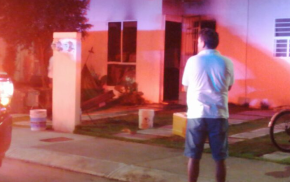 CONATO DE INCENDIO EN UNA CASA EN EL FRACCIONAMIENTO PALMAS II DE PLAYA DEL CARMEN