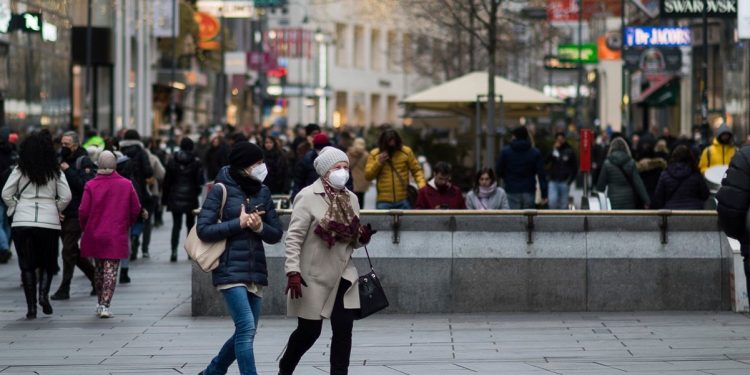 Anuncian cierre colectivo en Austria por un aumento de casos de Covid-19