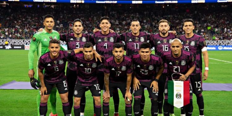 LA SELECCIÓN MEXICANA ES MULTADA Y AMONESTADA POR CAUSA DE SUS FANS