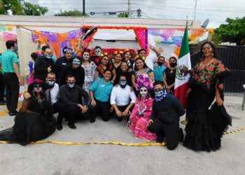 GRUPO LOMAS CELEBRA DIA DE MUERTOS CON DESFILE DE CATRINAS Y CONCURSO DE ALTARES