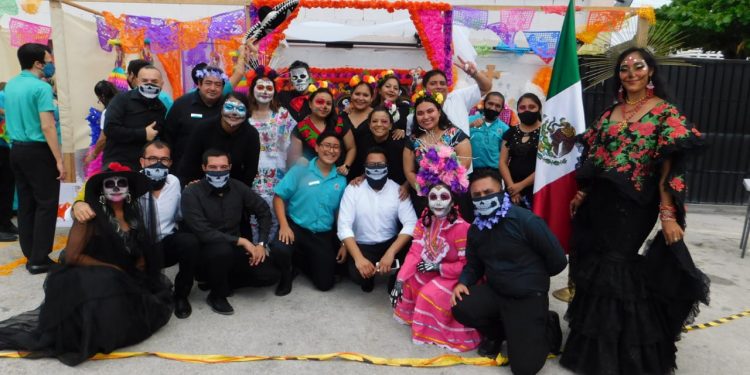 GRUPO LOMAS CELEBRA DIA DE MUERTOS CON DESFILE DE CATRINAS Y CONCURSO DE ALTARES