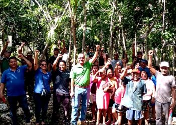 Reciben fundadores de “Los Faisanes” certeza legal de la tierra