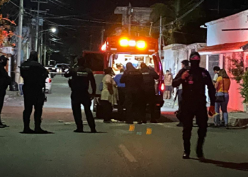 BALEAN A UNA MUJER Y DOS HOMBRES EN LA SM 60 DE CANCÚN
