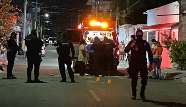 BALEAN A UNA MUJER Y DOS HOMBRES EN LA SM 60 DE CANCÚN
