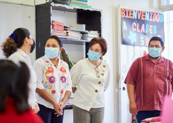 PRESIDENTA MUNICIPAL JUANITA ALONSO ATESTIGUA EL INICIO DE CLASES PRESENCIALES DE EDUCACIÓN BÁSICA