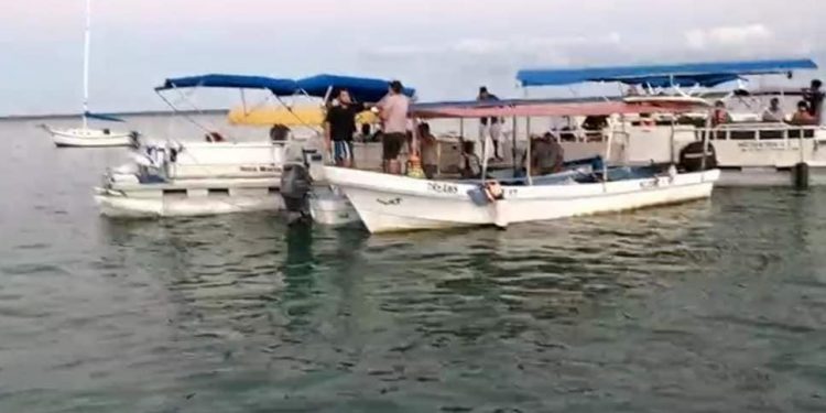 NUEVA FLOTILLA DE BARCOS OCASIONÓ MANIFESTACIÓN DE PRESTADORES DE SERVICIOS EN BACALAR