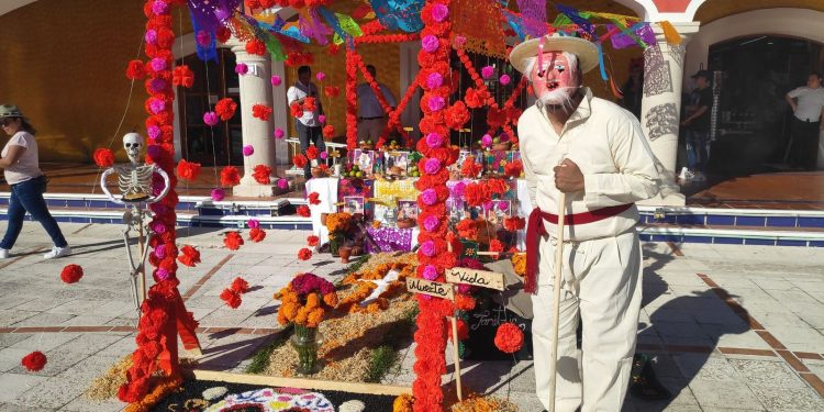 BAHÍA PRÍNCIPE RIVIERA MAYA RESORTS CELEBRÓ EL DÍA DE MUERTOS CON LA TRADICIONAL EXPOSICIÓN DE ALTARES REALIZADOS POR SUS COLABORADORES
