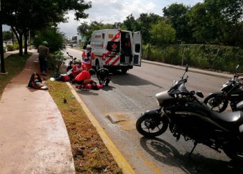 UNA MUJER SUFRE LESIONES DE GRAVEDAD AL DERRAPAR CON UNA MOTOCICLETA EN PLAYA DEL CARMEN