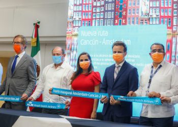 RECIBEN AUTORIDADES NUEVO VUELO DE ÁMSTERDAM A CANCÚN
