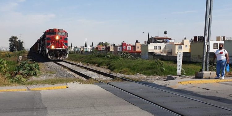 MUJER PIERDE LA VIDA LUEGO DE SER ARROLLADA POR EL TREN EN TLAJOMULCO